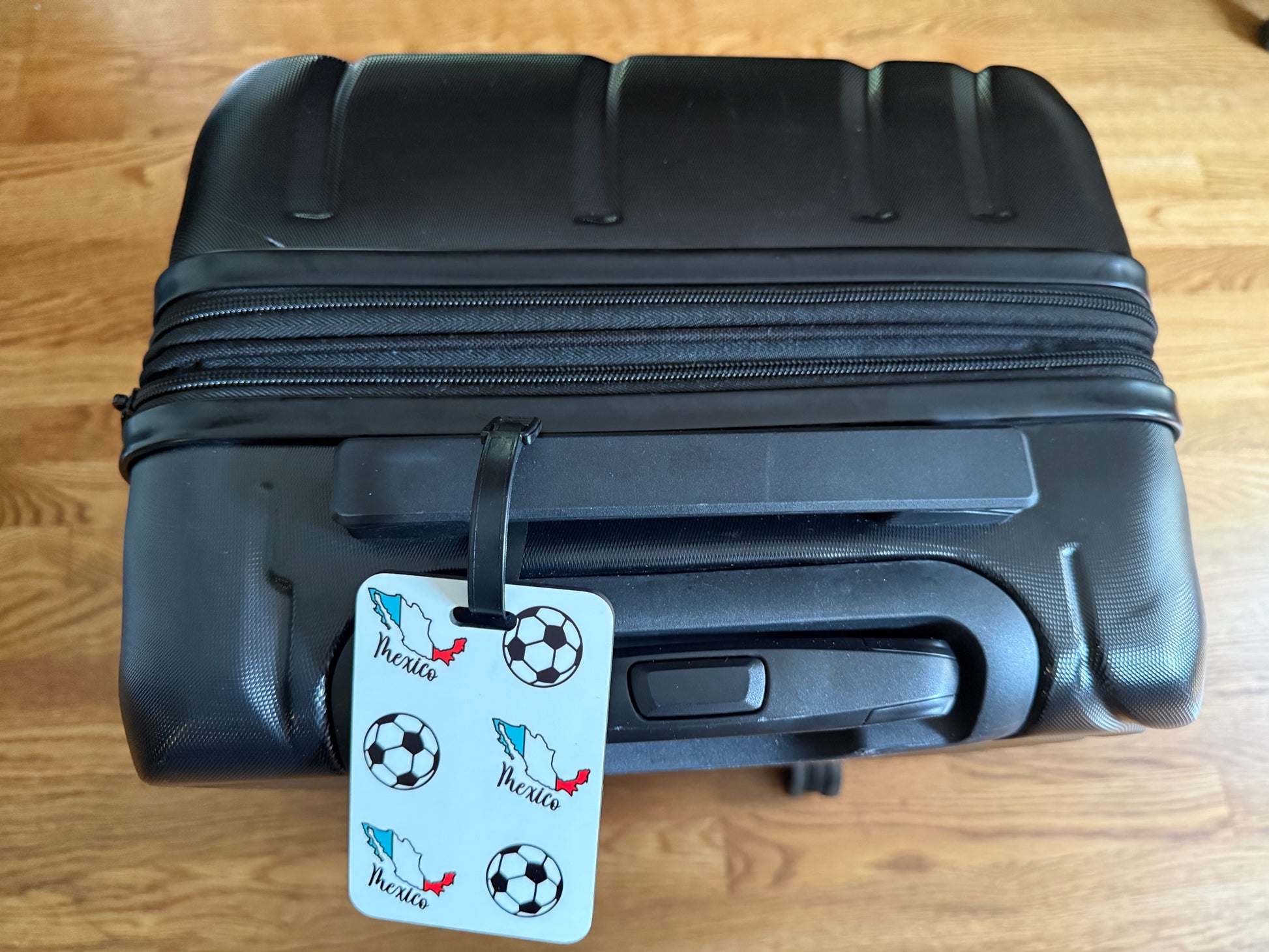 Mexican flag‑inspired travel tag featuring football icons. Roxzell