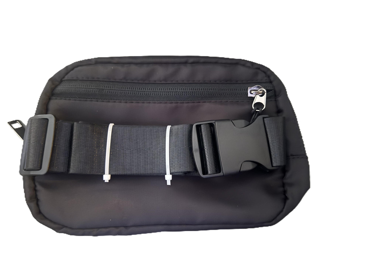 Back view of African designed fanny pack. Roxzell