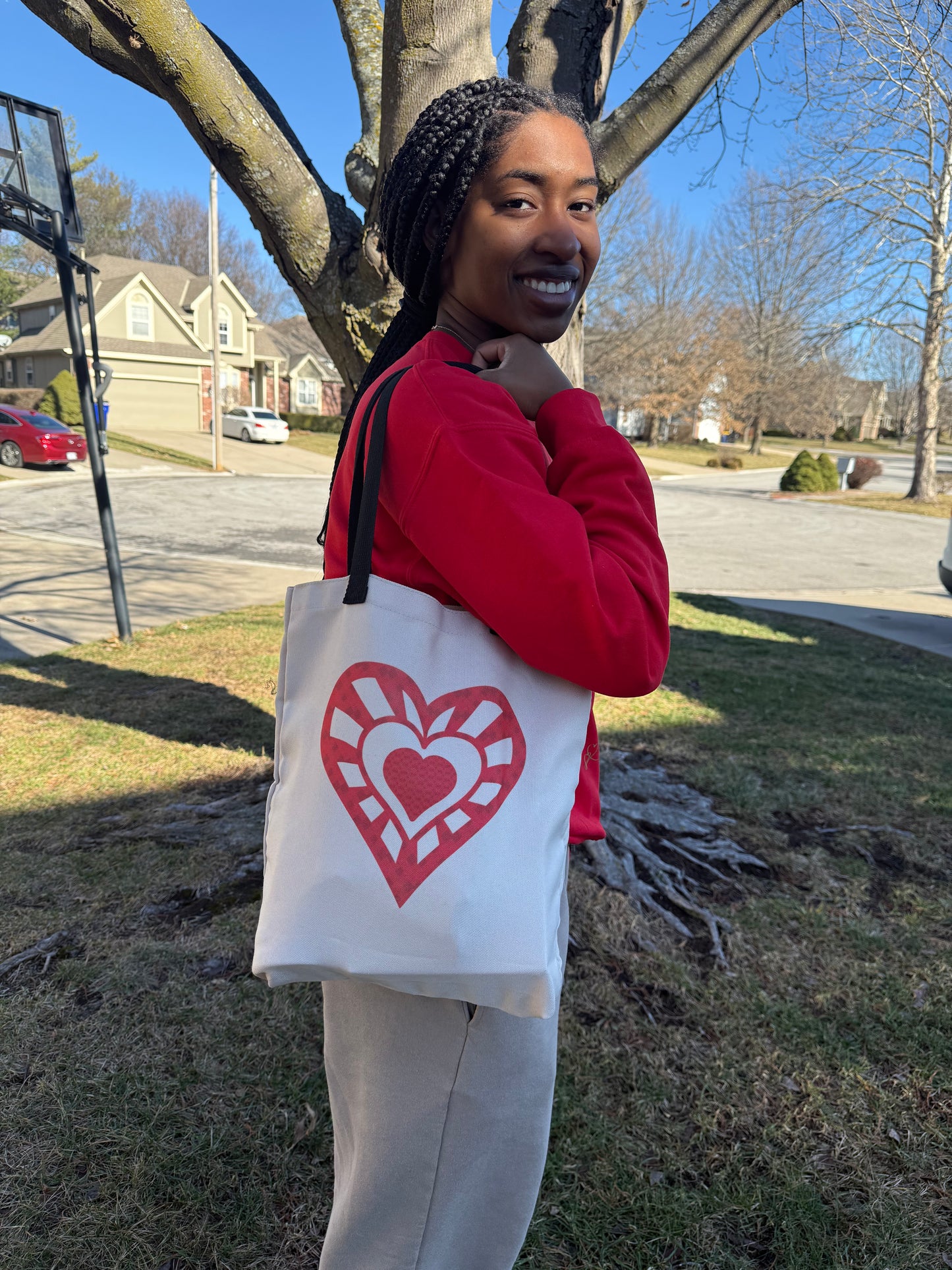 Stylish heart tote bag in an outdoors setting, Roxzell
